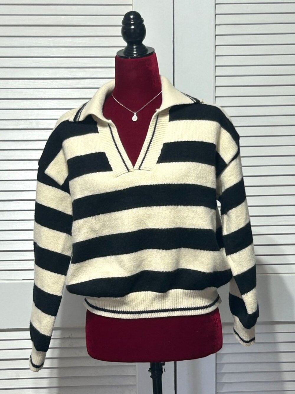 Frnch Paris Women's Black Cream Mika Striped Collared Crop Sweater Size S 3079
